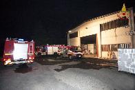 Alessandria, incendio capannone industriale a Silvano d'Orba
