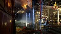 Pavia, violento incendio nella raffineria di Sannazzaro      [Nascondi] 