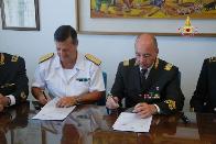 La firma dell'accordo tra Vigili del Fuoco e la Direzione Marittima di Ancona
