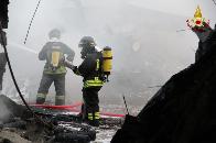 Ancona incendio in una fabbrica di bitumi di Falconara 
