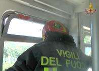Ancona, principio di incendio in una carrozza del treno Lecce Milano