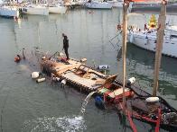 Ancona, recuperata imbarcazione a vela affondata nel porto di Civitanova Marche