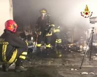 Ancona, incendio all'interno di un garage
