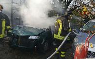 Ancona, incendio automezzi all'interno di una carrozzeria nel comune di Fabriano