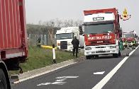 Ancona, effettuato travaso di benzina da un autoarticolato incidentato sulla 