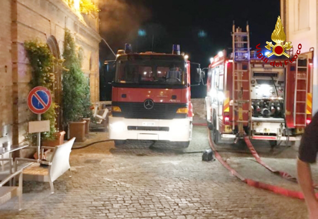 Ancona, incendio locale cantina nel comune di Ostra Vetere