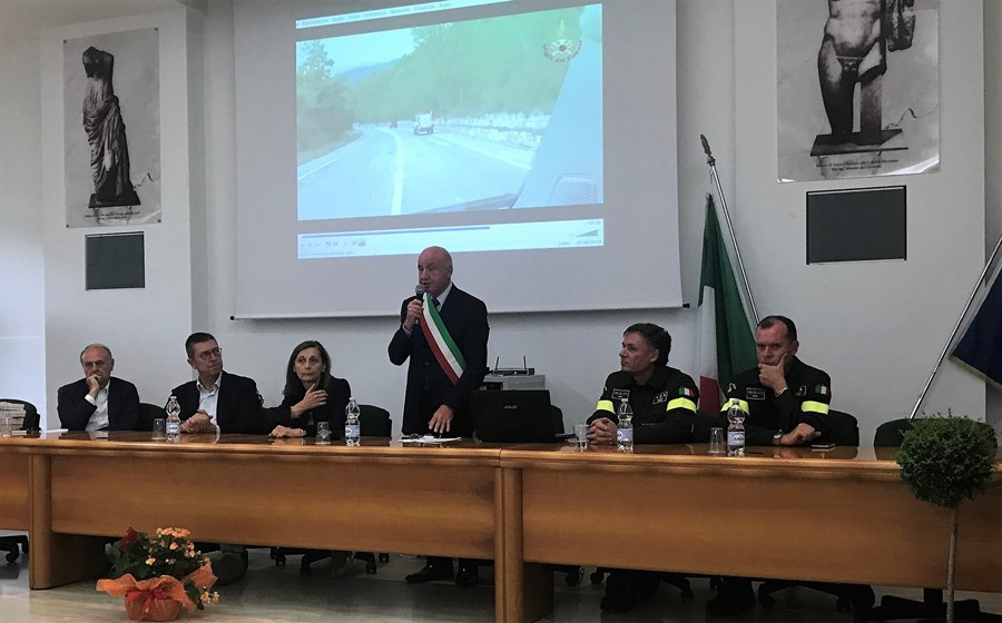 Ascoli Piceno, i vigili del fuoco premiati a Falerone (FM)