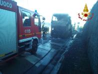 Avellino, incendio autobus sull'autostrada 