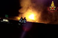 Avellino, incendio autoarticolato sulla A16