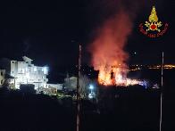Avellino, in fiamme due depositi agricoli nel comune di Ariano Irpino