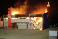 Treviso, incendio all'interno di una ditta per la lavorazione di materiali plastici nel comune di Refrontolo