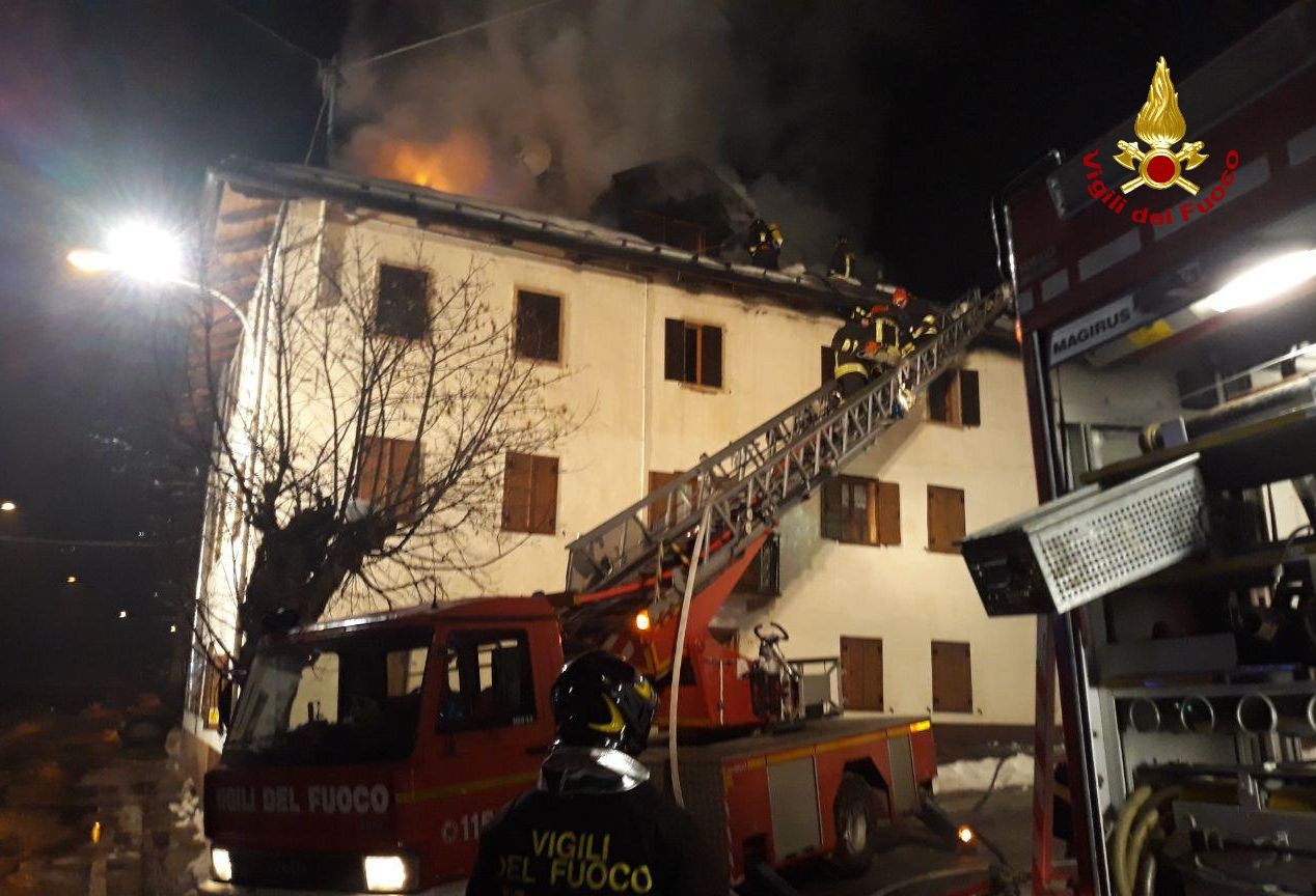Belluno, incendio tetto abitazione a San Nicol di Comelico