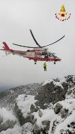 Bergamo, precipita elicottero sul Monte Alben salvo il pilota