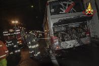 Bologna, incendio in galleria di un autobus con passeggeri sulla 