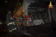 Bologna, incendio in galleria di un autobus con passeggeri sulla 
