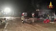 Bologna, incendio automezzi nel piazzale di una fabbrica a Zola Predosa