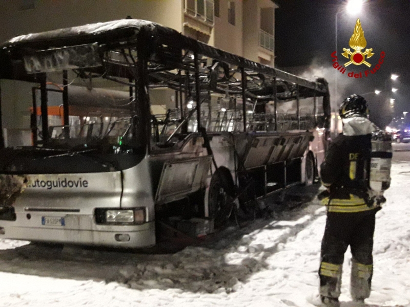 Bologna, incendio autobus di linea a Castenaso