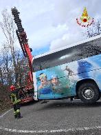 Bologna, rimosso autobus bloccato sulla carreggiata a Marzabotto