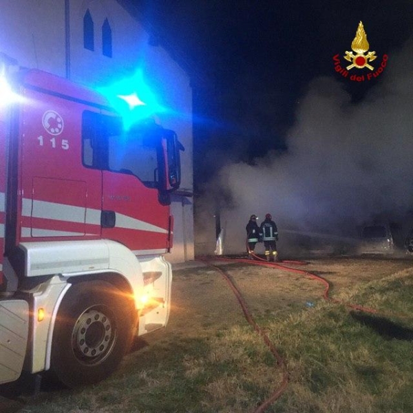 Bologna, incendio camper a San Giovanni in Persiceto