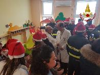 Crotone, Visita dei Vigili del Fuoco del Comando presso il reparto di pediatria dell'Ospedale civile