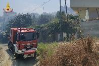Catanzaro, paura per un vasto incendio nella zona sud della citt: Vigili del fuoco in azione