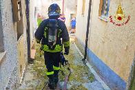 Catanzaro, incendio divampa in un appartamento a San Pietro a Maida: crolla il tetto della casa