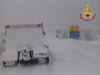  Isernia, i Vigili del Fuoco impegnati per fronteggiare l'emergenza neve 