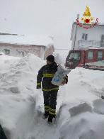  Isernia, i Vigili del Fuoco impegnati per fronteggiare l'emergenza neve 