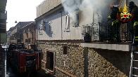 Crotone, incendio in un appartamento: i Vigili del Fuoco salvano due persone