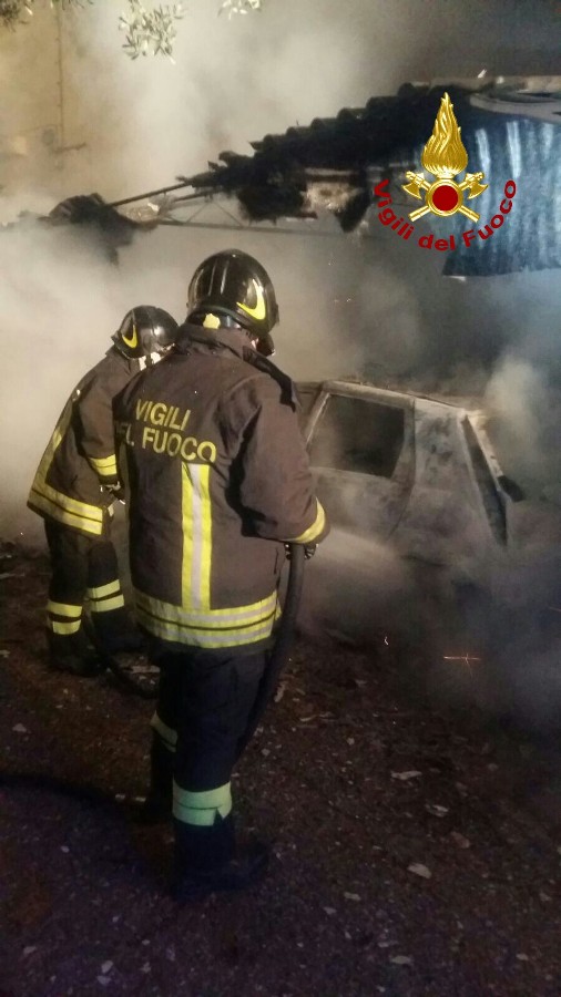 Crotone, incendio autovetture a Scandale