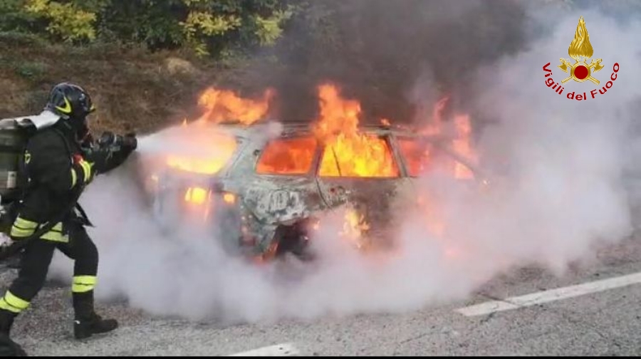 Cuneo, incendio autovettuera nel comune di Narzole