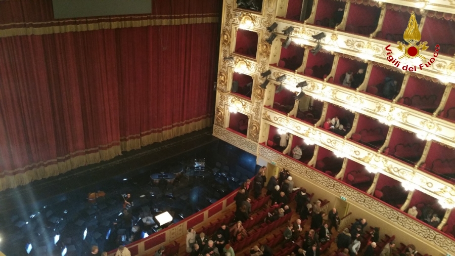 Parma, prove di evacuazione del Teatro Regio