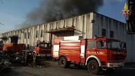 Prato, incendio in un'area industriale
