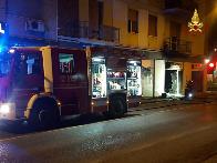 Verona, a fuoco nella notte negozio di materassi nella frazione di Parona