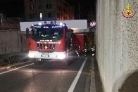 Udine, camion incastrato