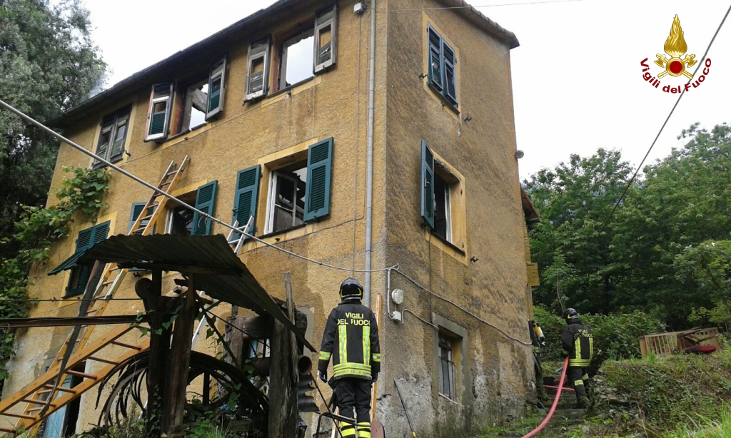 Genova, incendio abitazione nel comune di Neirone