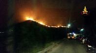 Genova, vasto incendio boschivo