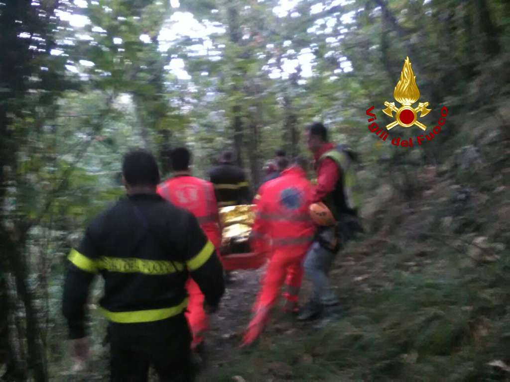 Genova, soccorsa una persona ferita all'interno di un bosco