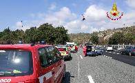 Genova, i Vigili del Fuoco in soccorso di due centauri feriti in seguito ad una caduta