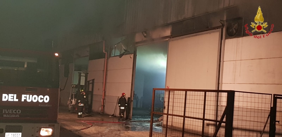 Isernia, incendio all'interno di un impianto industriale