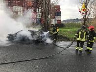 La Spezia, incendio autovettura nella zona di Santo Stefano