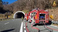 La Spezia, incendio di un mezzo pesante sulla A12