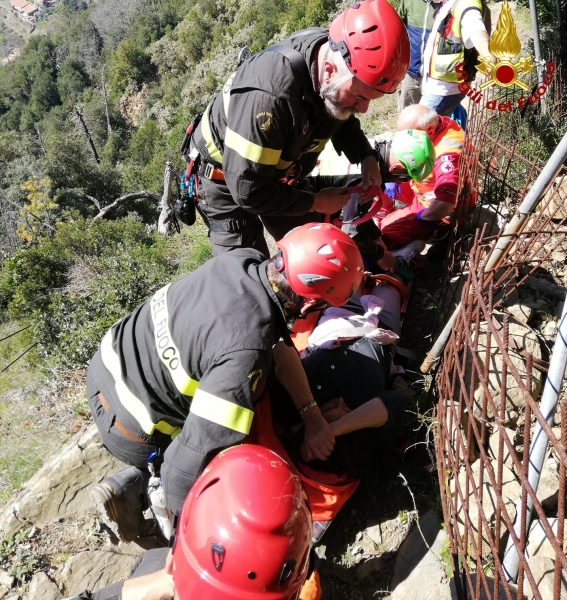 La Spezia, due interventi dei Vigili del Fuoco in soccorso di escursioniste infortunate