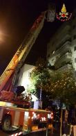 Roma, incendio in un appartamento seminterrato