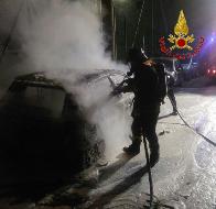 Lecco, incendi autovetture in due comuni della provincia