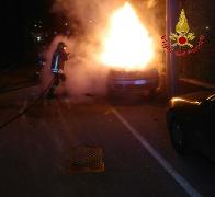 Lecco, incendi autovetture in due comuni della provincia
