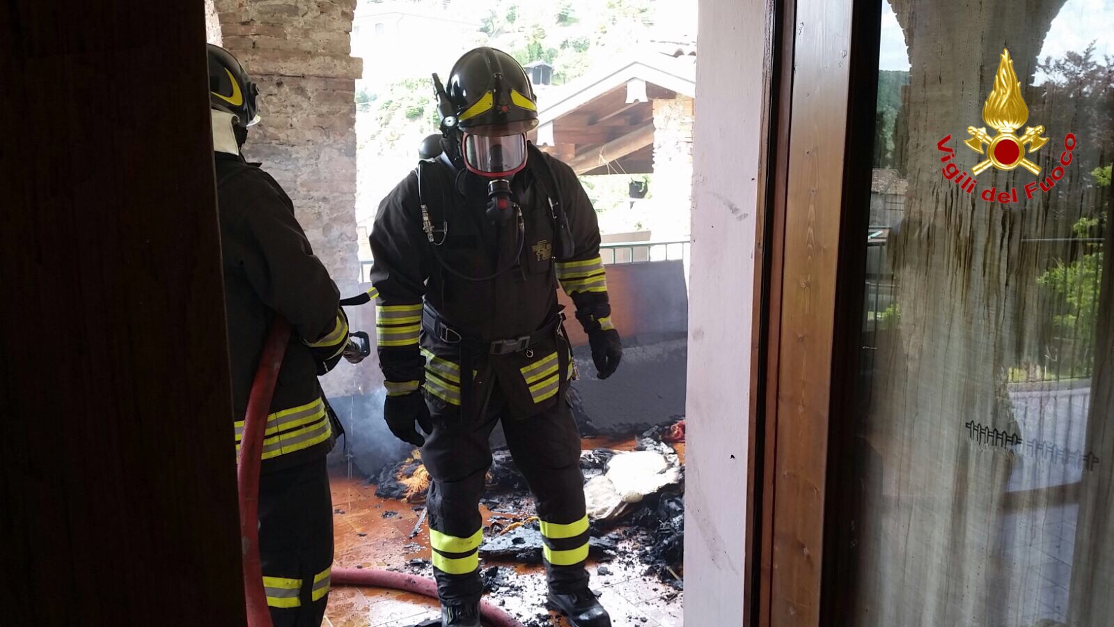 Varese, incendio abitazione nel comune di Brusimpiano