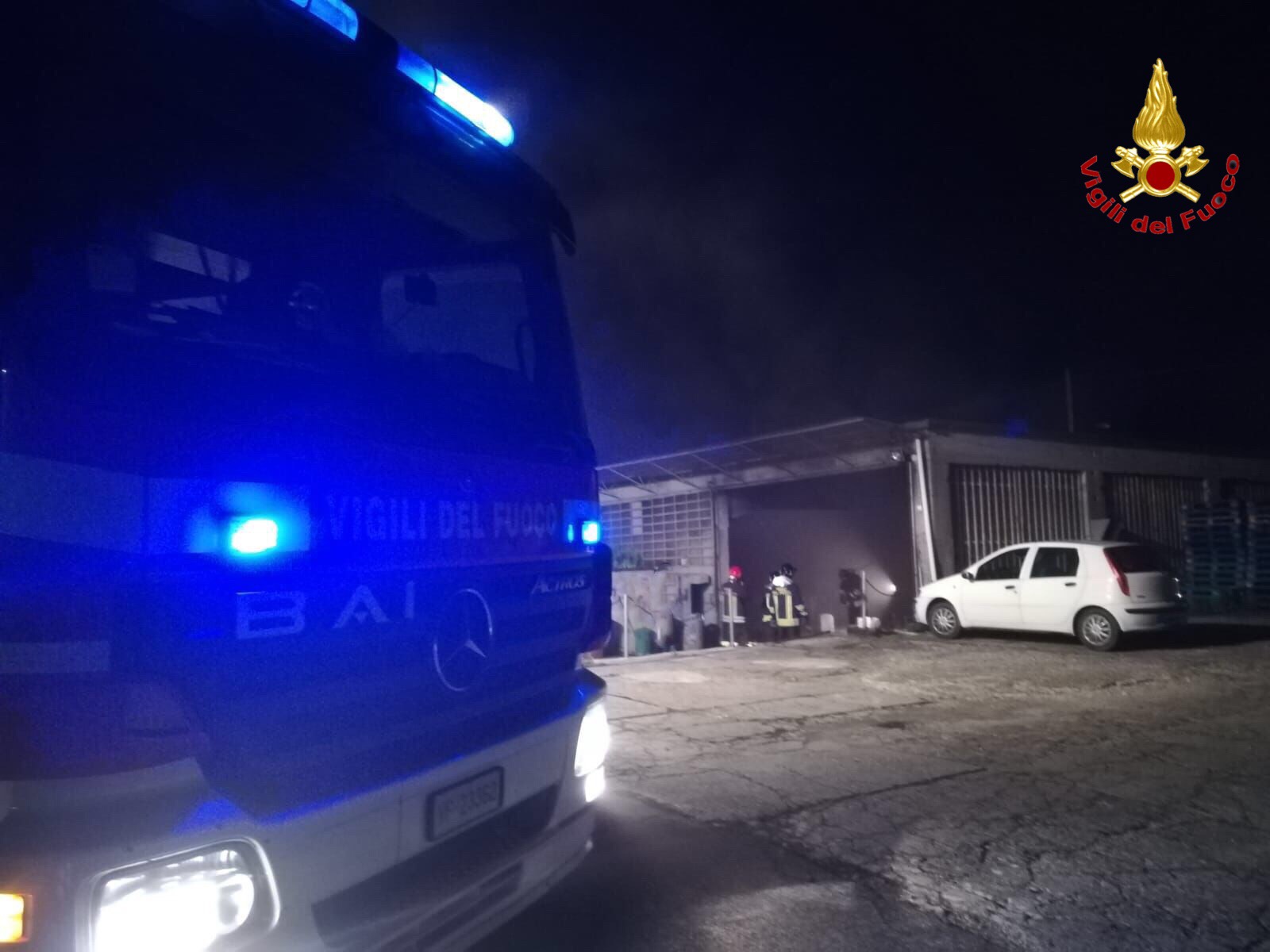Varese, incendio deposito nel comune di Sesto Calende