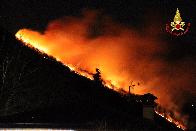  Varese, vasto incendio bosco in localit Rasa - Monte Martica