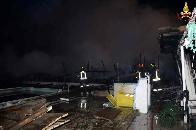 Incendio a Viareggio di due stabilimenti balneari